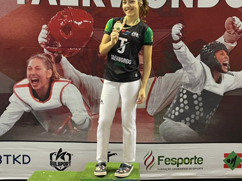 A aluna atleta Isabelle conquistou o título de tetracampeã catarinense de Taekwondo